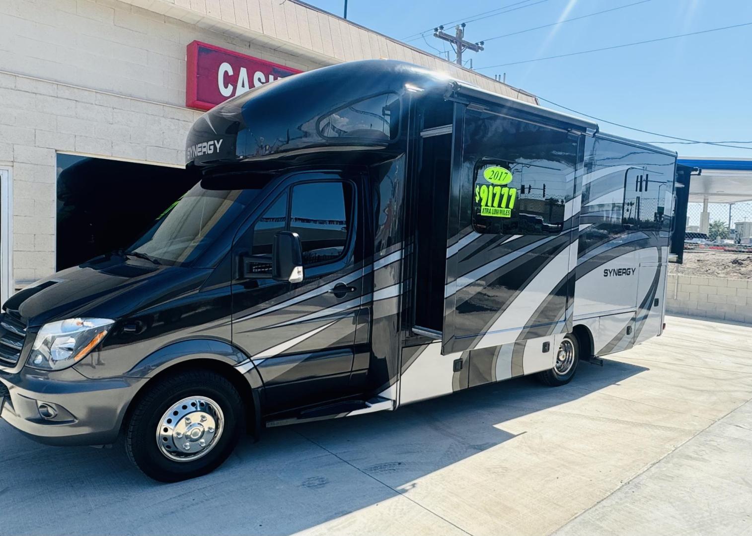 2017 Ming Blue Thor Sprinter 3500 170-in. WB (WDAPF4CC1G9) with an 3.0L V6 DOHC 24V TURBO DIESEL engine, 7A transmission, located at 2190 Hwy 95, Bullhead City, AZ, 86442, (928) 704-0060, 0.000000, 0.000000 - 2017 Thor Mercedes benz motorhome. 24ft. SP24 Synergy. Only 21k miles. recently serviced. Diesel engine, diesel generator. LED lighting outside. 3 tv's outdoor entertainment tv. electric awning. Tow package. on 3500 chassis. . 2 electric slide outs. Queen size rear bed. Front bed and couch folds - Photo#0