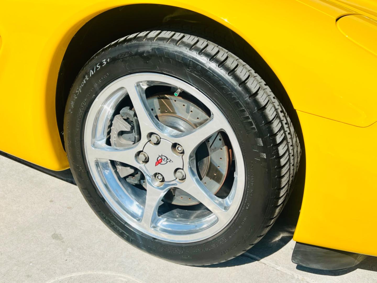 2000 Yellow Chevrolet Corvette Coupe (1G1YY22G7Y5) with an 5.7L V8 OHV 16V engine, located at 2190 Hwy 95, Bullhead City, AZ, 86442, (928) 704-0060, 0.000000, 0.000000 - 2000 Chevrolet Corvette Coupe. 84k miles. Always garaged. 2 owner clean carfax. Michelin tires. In excellent condition. - Photo#2