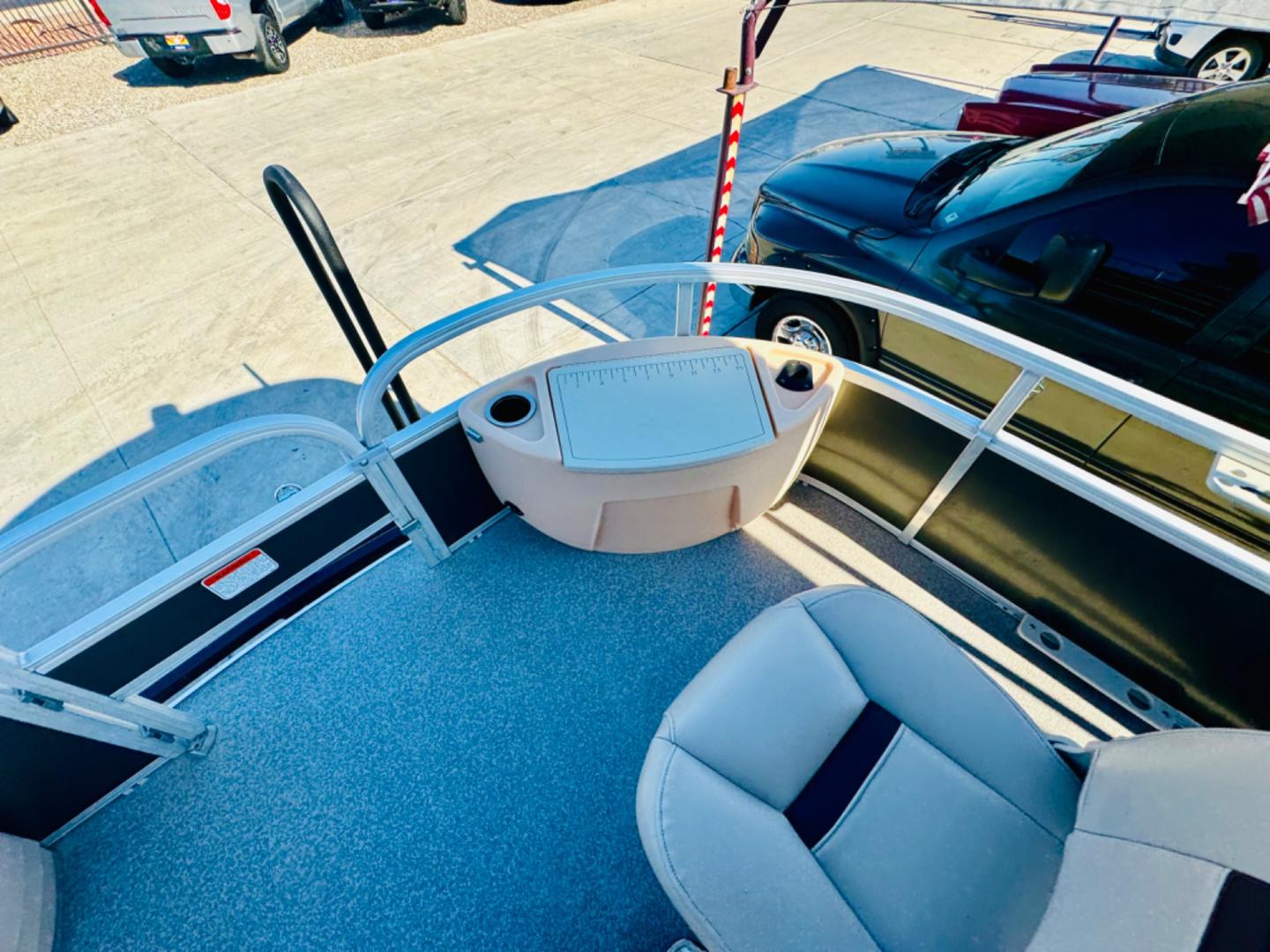 2017 tan Suntracker Fishin Barge 22 DLX , located at 2190 Hwy 95, Bullhead City, AZ, 86442, (928) 704-0060, 0.000000, 0.000000 - On consignment. this super clean 2017 Suntracker Fishing Barge 22DLX. Only 80 hours on the engine. Always covered. Looks like new. 115 4 stroke engine. Recently serviced. spare tire. fish finder. livewell. lots of extras. Well taken care of . carpet and interior in great shape. Free and clear title. - Photo#16