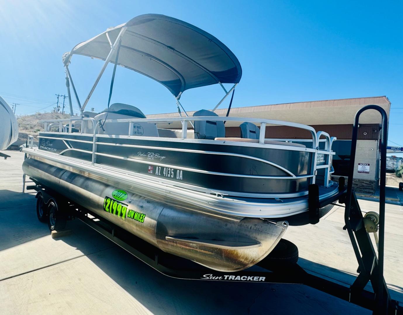 2017 tan Suntracker Fishin Barge 22 DLX , located at 2190 Hwy 95, Bullhead City, AZ, 86442, (928) 704-0060, 0.000000, 0.000000 - On consignment. this super clean 2017 Suntracker Fishing Barge 22DLX. Only 80 hours on the engine. Always covered. Looks like new. 115 4 stroke engine. Recently serviced. spare tire. fish finder. livewell. lots of extras. Well taken care of . carpet and interior in great shape. Free and clear title. - Photo#0