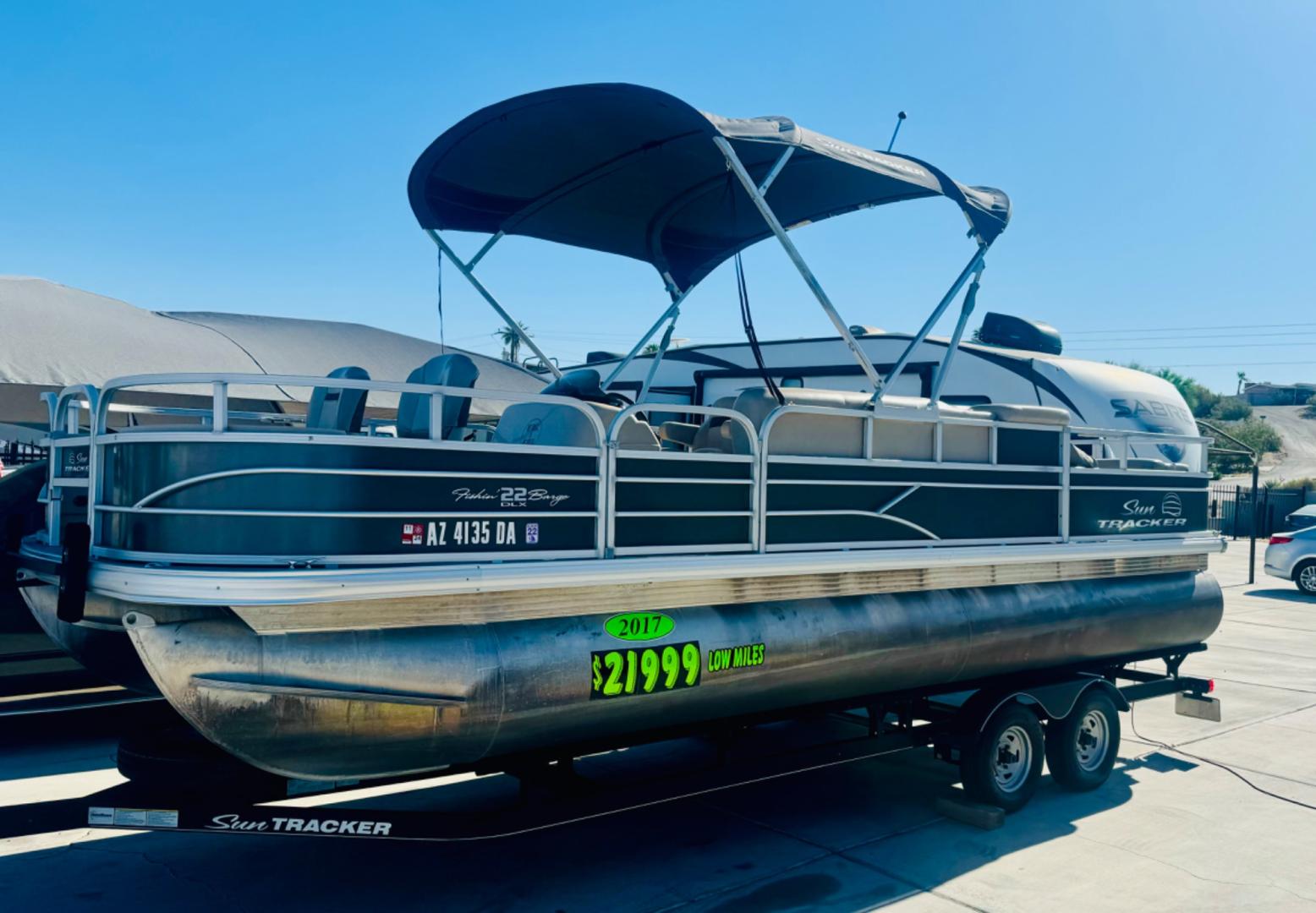 2017 tan Suntracker Fishin Barge 22 DLX , located at 2190 Hwy 95, Bullhead City, AZ, 86442, (928) 704-0060, 0.000000, 0.000000 - On consignment. this super clean 2017 Suntracker Fishing Barge 22DLX. Only 80 hours on the engine. Always covered. Looks like new. 115 4 stroke engine. Recently serviced. spare tire. fish finder. livewell. lots of extras. Well taken care of . carpet and interior in great shape. Free and clear title. - Photo#3