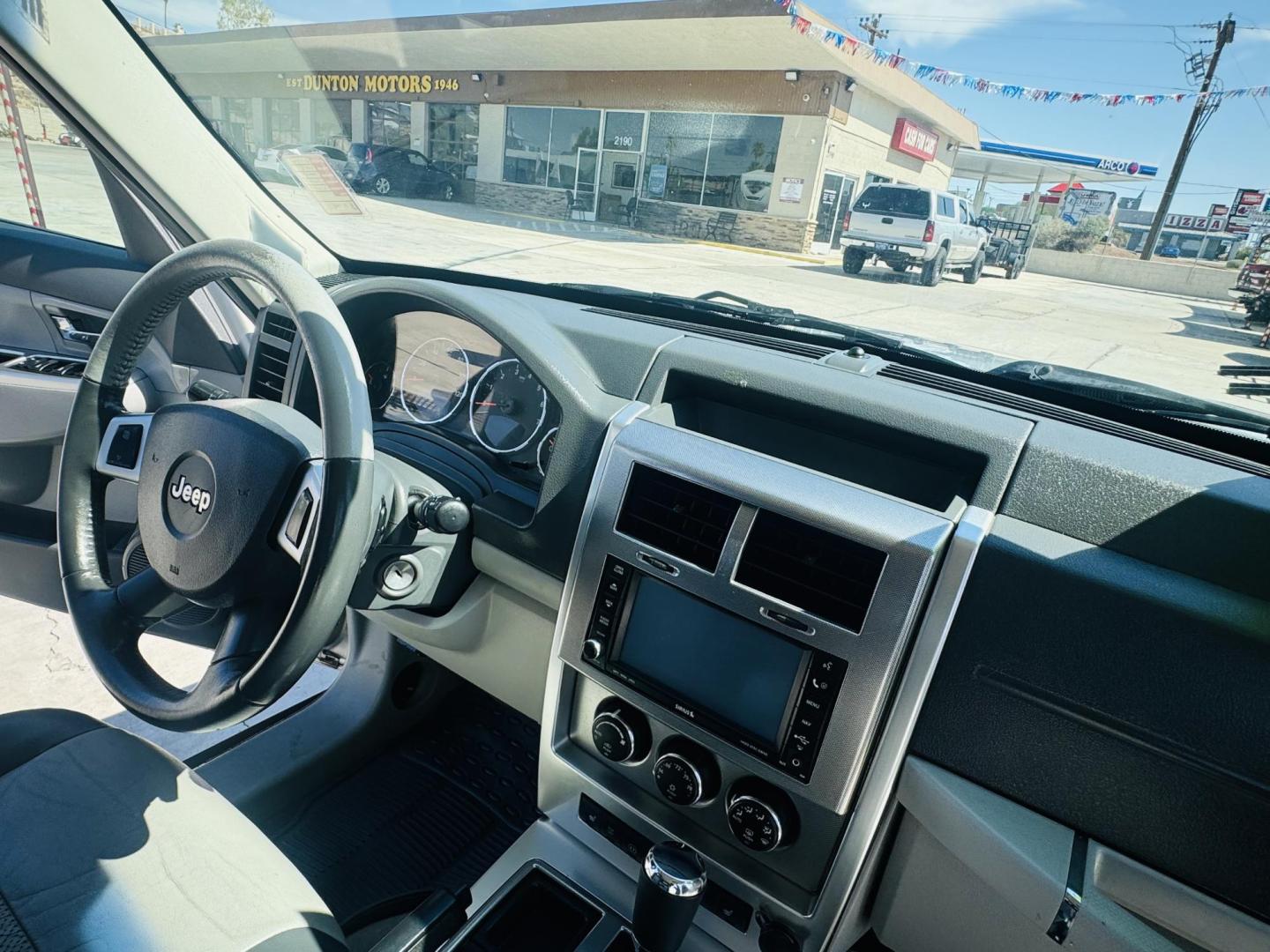 2008 Silver Jeep Liberty (1J8GP58KX8W) , located at 2190 Hwy 95, Bullhead City, AZ, 86442, (928) 704-0060, 0.000000, 0.000000 - 2008 jeep liberty limited . 3.7 V6. automatic . Loaded. - Photo#7