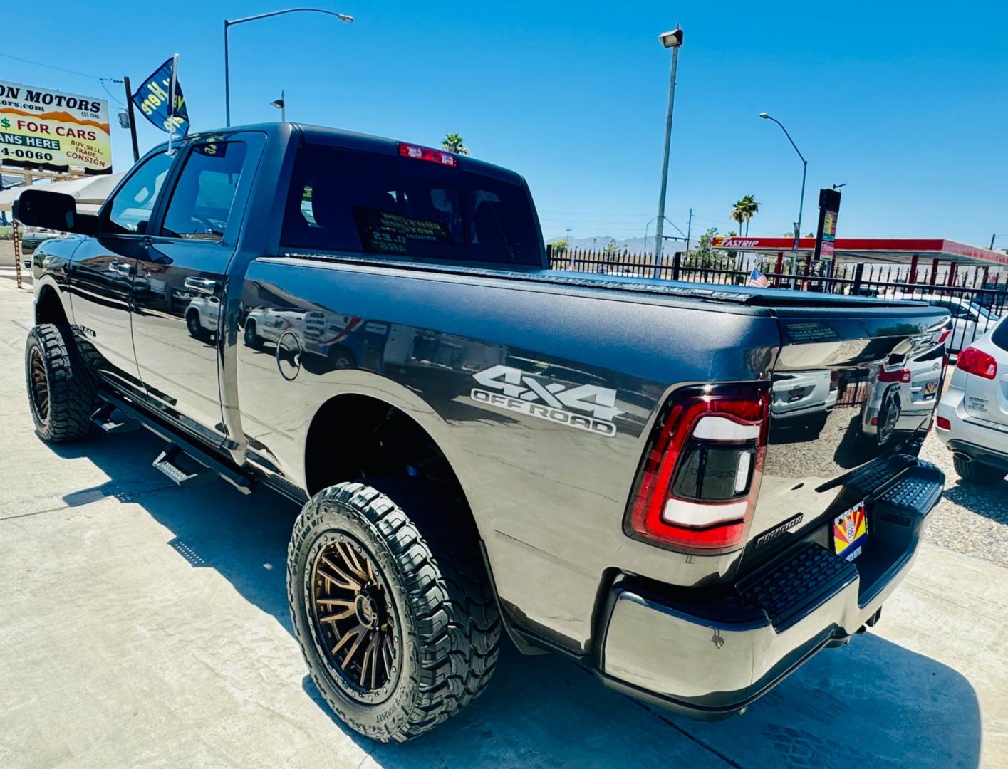 2020 grey RAM 2500 (3C6UR5DLXLG) , located at 2190 Hwy 95, Bullhead City, AZ, 86442, (928) 704-0060, 0.000000, 0.000000 - 2020 Ram 2500 crew cab short bed diesel 4x4. *1 owner. excellent condition. Custom tires and wheels, excellent condition. Big horn edition. 20 in wheels. tow package. bed liner and soft cover. needs nothing. Free and clear title. on consignment. - Photo#5