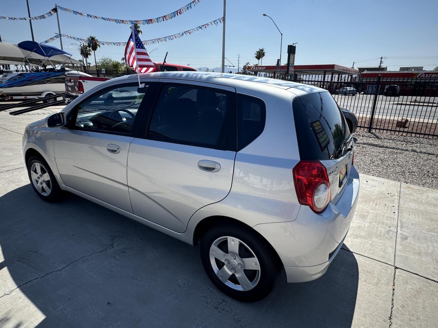 2009 Silver Chevrolet Aveo5 (KL1TD66E79B) , located at 2190 Hwy 95, Bullhead City, AZ, 86442, (928) 704-0060, 0.000000, 0.000000 - 1 owner. yes only 20k miles. clean carfax. Absolutely clean like new. always garaged. In house financing available. great gas mileage car. up to 29 miles per gallon. We Finance. - Photo#10