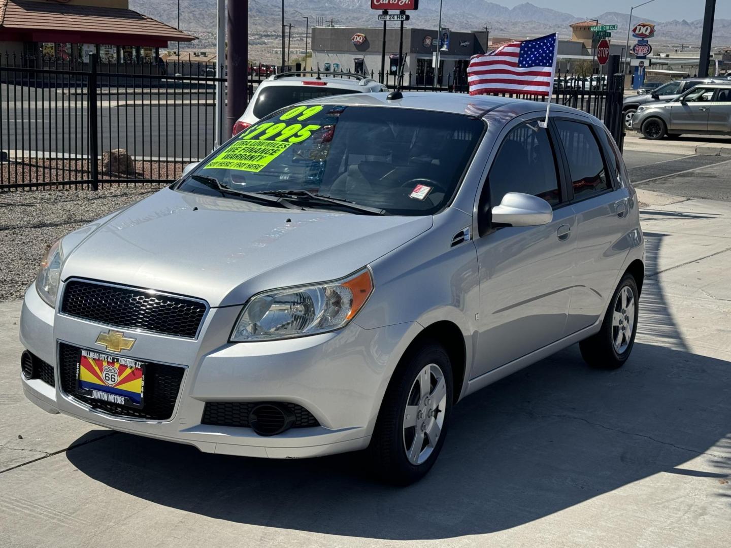 2009 Silver Chevrolet Aveo5 (KL1TD66E79B) , located at 2190 Hwy 95, Bullhead City, AZ, 86442, (928) 704-0060, 0.000000, 0.000000 - 1 owner. yes only 20k miles. clean carfax. Absolutely clean like new. always garaged. In house financing available. great gas mileage car. up to 29 miles per gallon. We Finance. - Photo#6