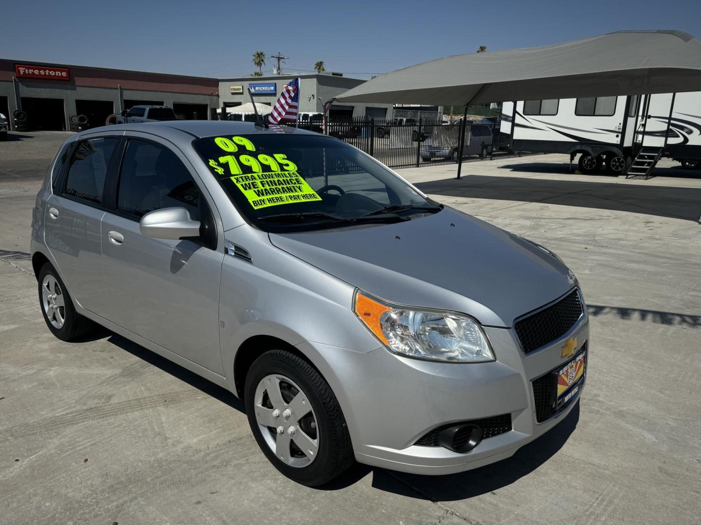 2009 Silver Chevrolet Aveo5 (KL1TD66E79B) , located at 2190 Hwy 95, Bullhead City, AZ, 86442, (928) 704-0060, 0.000000, 0.000000 - 1 owner. yes only 20k miles. clean carfax. Absolutely clean like new. always garaged. In house financing available. great gas mileage car. up to 29 miles per gallon. We Finance. - Photo#7