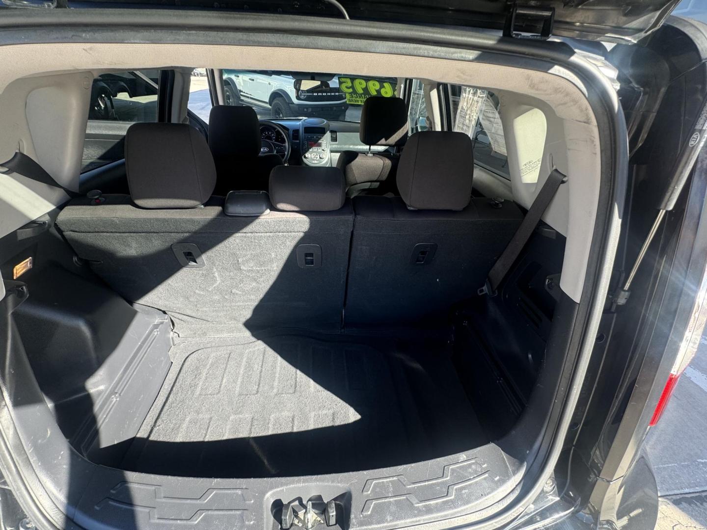 2012 Kia Soul Base (KNDJT2A59C7) with an 1.6L L4 DOHC 16V engine, 5 speed automatic transmission, located at 2190 Hwy 95, Bullhead City, AZ, 86442, (928) 704-0060, 0.000000, 0.000000 - Photo#5