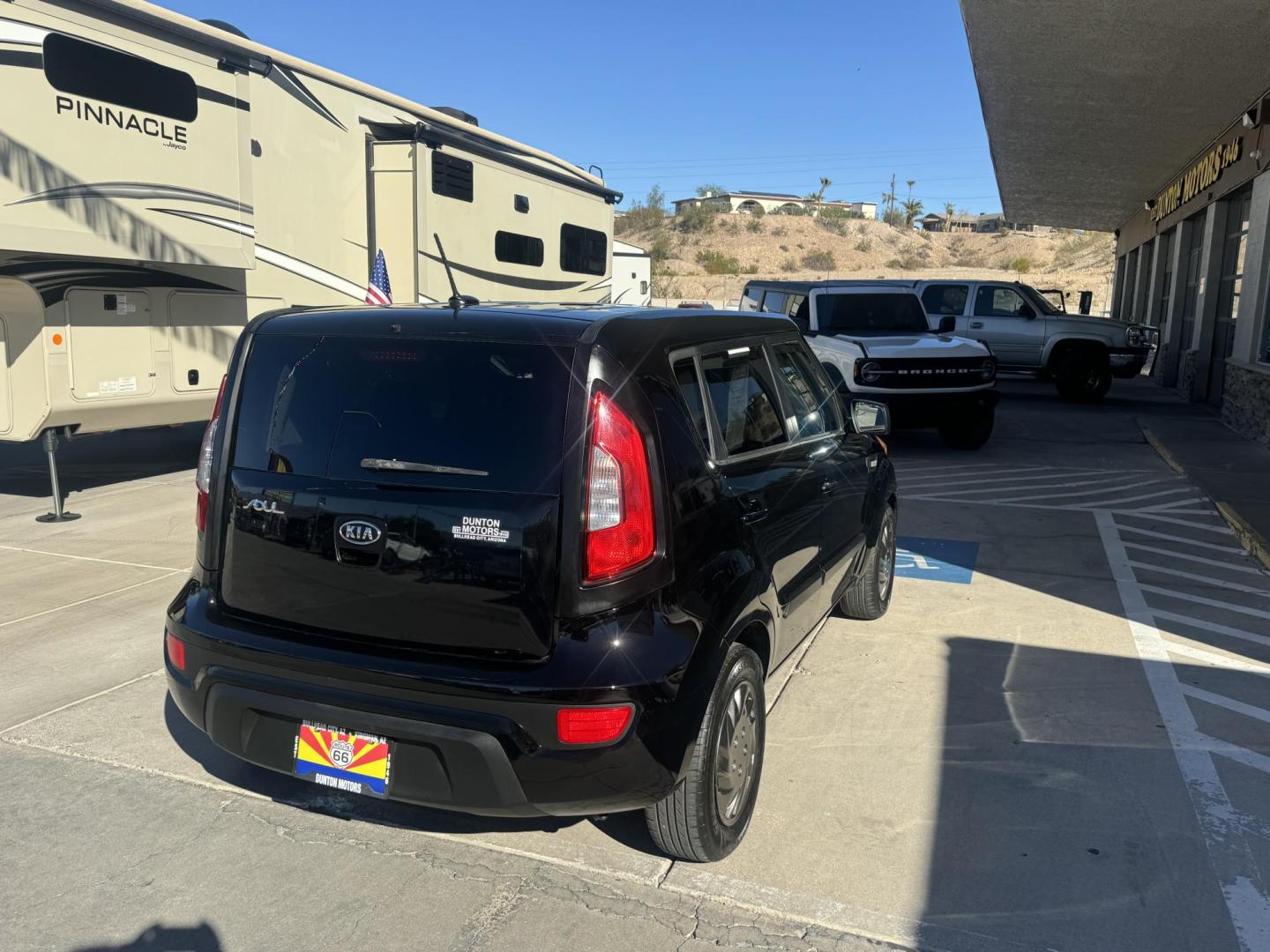 2012 Kia Soul Base (KNDJT2A59C7) with an 1.6L L4 DOHC 16V engine, 5 speed automatic transmission, located at 2190 Hwy 95, Bullhead City, AZ, 86442, (928) 704-0060, 0.000000, 0.000000 - Photo#9