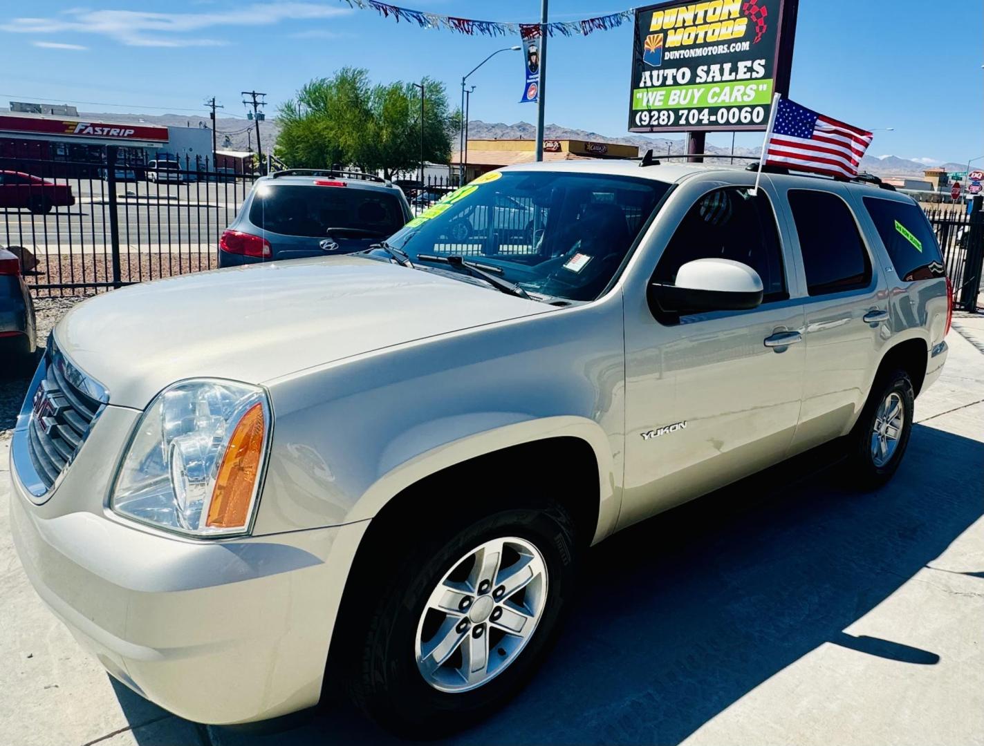 2014 /black GMC Yukon SLT 2WD (1GKS1CE00ER) with an 5.3L V8 OHV 16V FFV engine, 6-Speed Automatic transmission, located at 2190 Hwy 95, Bullhead City, AZ, 86442, (928) 704-0060, 0.000000, 0.000000 - 2014 GMC Yukon SLT. Leather , loaded. 3rd row seating, tow package, backup camera , . 2 owner clean carfax. Only 84,000 miles. Brand new tires. Free warranty. Free carfax. 5.3 V8. financing available for qualified buyers - Photo#12