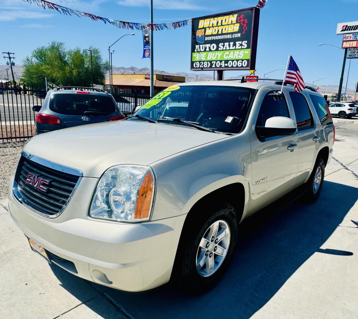 2014 /black GMC Yukon SLT 2WD (1GKS1CE00ER) with an 5.3L V8 OHV 16V FFV engine, 6-Speed Automatic transmission, located at 2190 Hwy 95, Bullhead City, AZ, 86442, (928) 704-0060, 0.000000, 0.000000 - 2014 GMC Yukon SLT. Leather , loaded. 3rd row seating, tow package, backup camera , . 2 owner clean carfax. Only 84,000 miles. Brand new tires. Free warranty. Free carfax. 5.3 V8. financing available for qualified buyers - Photo#4