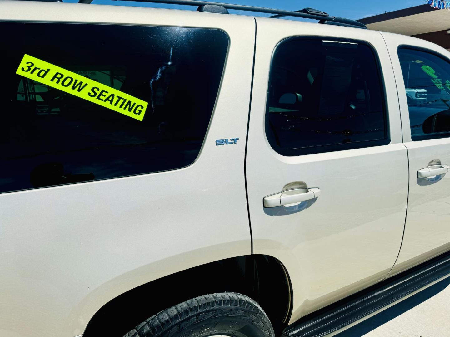 2014 /black GMC Yukon SLT 2WD (1GKS1CE00ER) with an 5.3L V8 OHV 16V FFV engine, 6-Speed Automatic transmission, located at 2190 Hwy 95, Bullhead City, AZ, 86442, (928) 704-0060, 0.000000, 0.000000 - 2014 GMC Yukon SLT. Leather , loaded. 3rd row seating, tow package, backup camera , . 2 owner clean carfax. Only 84,000 miles. Brand new tires. Free warranty. Free carfax. 5.3 V8. financing available for qualified buyers - Photo#5