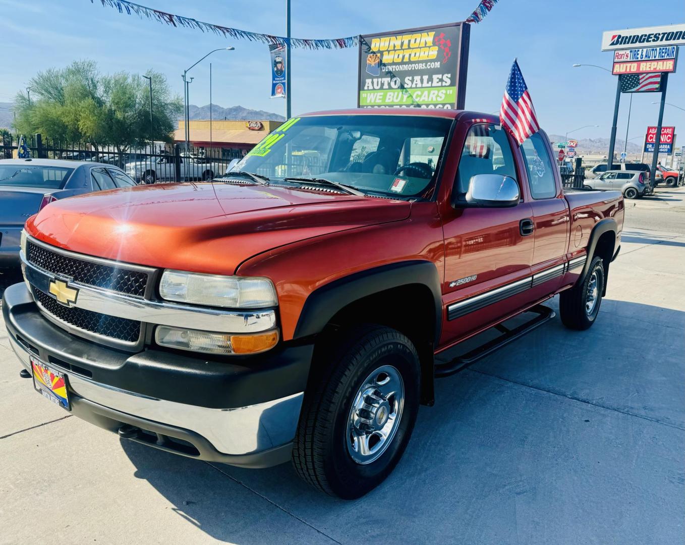 2001 Orang metallic Chevrolet Silverado 2500HD Ext. Cab 2WD (1GCHC29U81E) with an 6.0L V8 OHV 16V engine, located at 2190 Hwy 95, Bullhead City, AZ, 86442, (928) 704-0060, 0.000000, 0.000000 - 1 owner. arizona truck !!!!!! - Photo#9