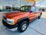 2001 Orang metallic Chevrolet Silverado 2500HD Ext. Cab 2WD (1GCHC29U81E) with an 6.0L V8 OHV 16V engine, located at 2190 Hwy 95, Bullhead City, AZ, 86442, (928) 704-0060, 0.000000, 0.000000 - 1 owner. arizona truck !!!!!! - Photo#4