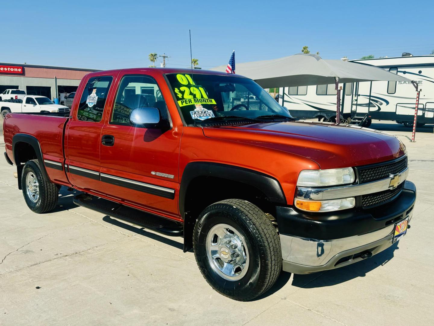 2001 Orang metallic Chevrolet Silverado 2500HD Ext. Cab 2WD (1GCHC29U81E) with an 6.0L V8 OHV 16V engine, located at 2190 Hwy 95, Bullhead City, AZ, 86442, (928) 704-0060, 0.000000, 0.000000 - 1 owner. arizona truck !!!!!! - Photo#0