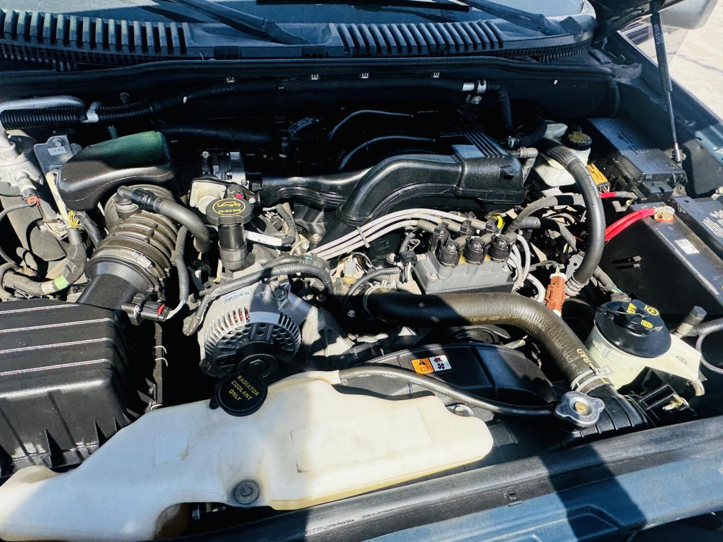 2006 blue Ford Explorer XLT 4.0L 2WD (1FMEU63E56U) with an 4.0L V6 SOHC 16V engine, 5-Speed Automatic Overdrive transmission, located at 2190 Hwy 95, Bullhead City, AZ, 86442, (928) 704-0060, 0.000000, 0.000000 - *1 owner, clean carfax. 3rd row seating. 60k original miles. - Photo#2