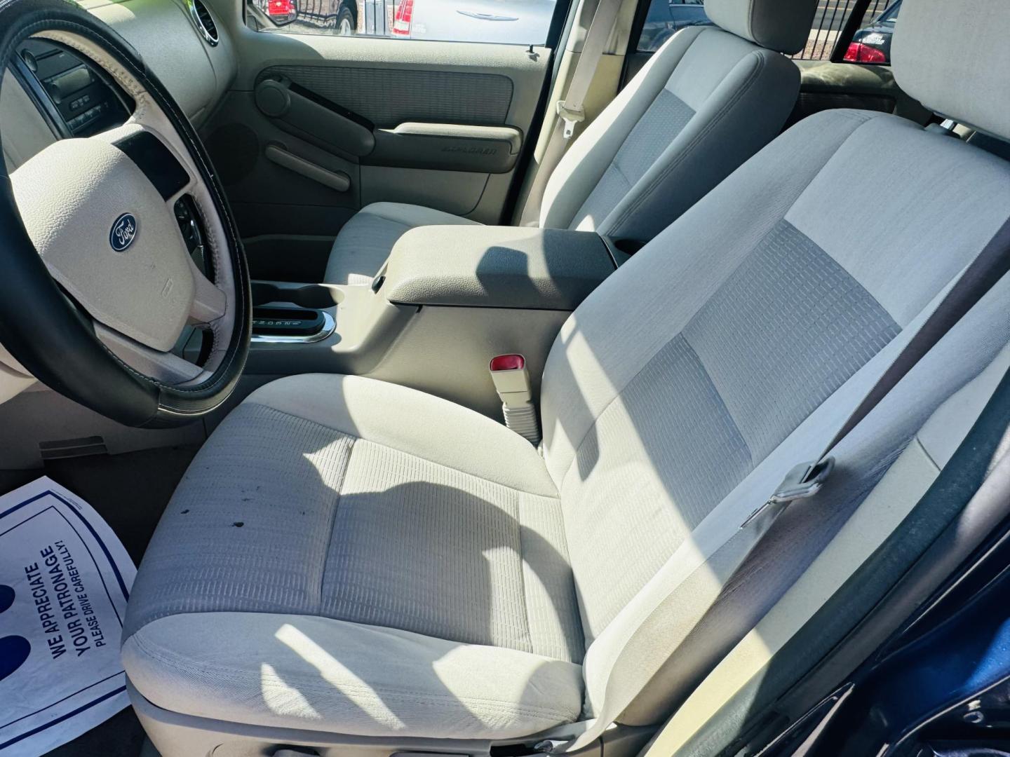 2006 blue Ford Explorer XLT 4.0L 2WD (1FMEU63E56U) with an 4.0L V6 SOHC 16V engine, 5-Speed Automatic Overdrive transmission, located at 2190 Hwy 95, Bullhead City, AZ, 86442, (928) 704-0060, 0.000000, 0.000000 - *1 owner, clean carfax. 3rd row seating. 60k original miles. - Photo#4