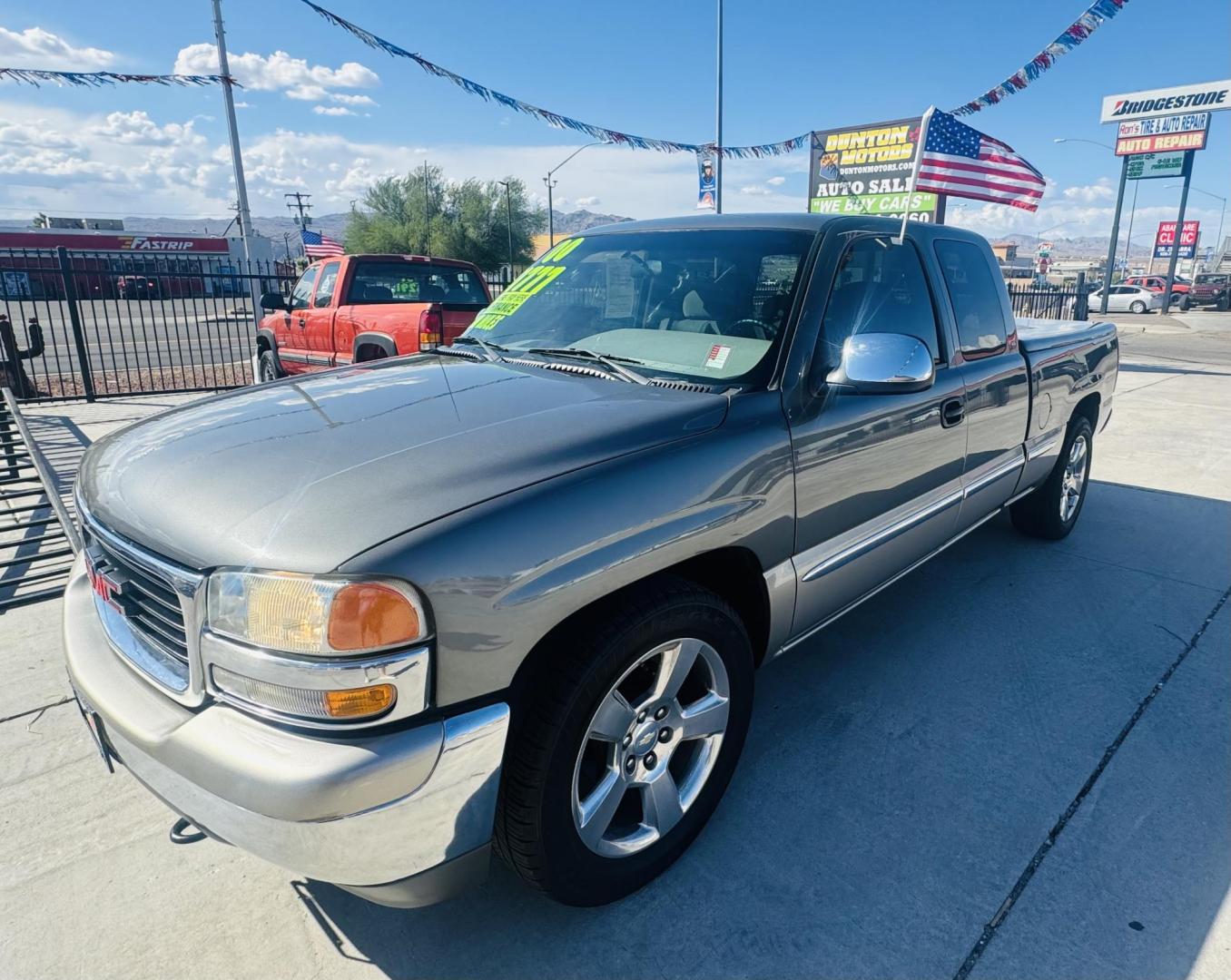 2000 grey GMC Sierra 1500 SL Ext. Cab 3-Door Long Bed 2WD (2GTEC19T4Y1) with an 5.3L V8 OHV 16V engine, 4-Speed Automatic Overdrive transmission, located at 2190 Hwy 95, Bullhead City, AZ, 86442, (928) 704-0060, 0.000000, 0.000000 - Photo#6