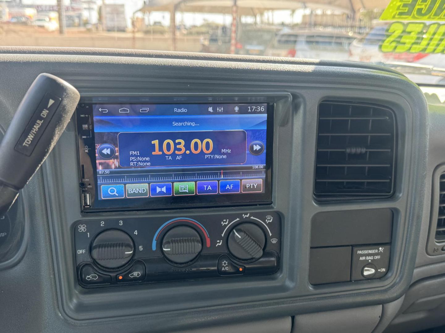 2000 grey GMC Sierra 1500 SL Ext. Cab 3-Door Long Bed 2WD (2GTEC19T4Y1) with an 5.3L V8 OHV 16V engine, 4-Speed Automatic Overdrive transmission, located at 2190 Hwy 95, Bullhead City, AZ, 86442, (928) 704-0060, 0.000000, 0.000000 - Photo#9