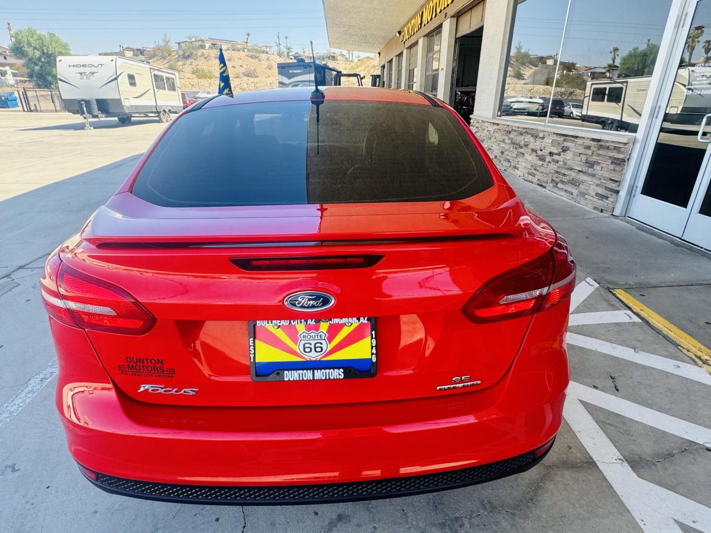 2015 Red Ford Focus SE Sedan (1FADP3F27FL) with an 2.0L L4 DOHC 16V engine, located at 2190 Hwy 95, Bullhead City, AZ, 86442, (928) 704-0060, 0.000000, 0.000000 - Photo#9