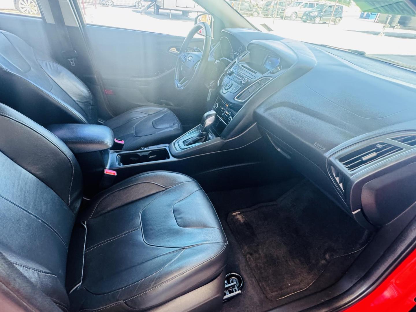 2015 Red Ford Focus SE Sedan (1FADP3F27FL) with an 2.0L L4 DOHC 16V engine, located at 2190 Hwy 95, Bullhead City, AZ, 86442, (928) 704-0060, 0.000000, 0.000000 - Photo#11