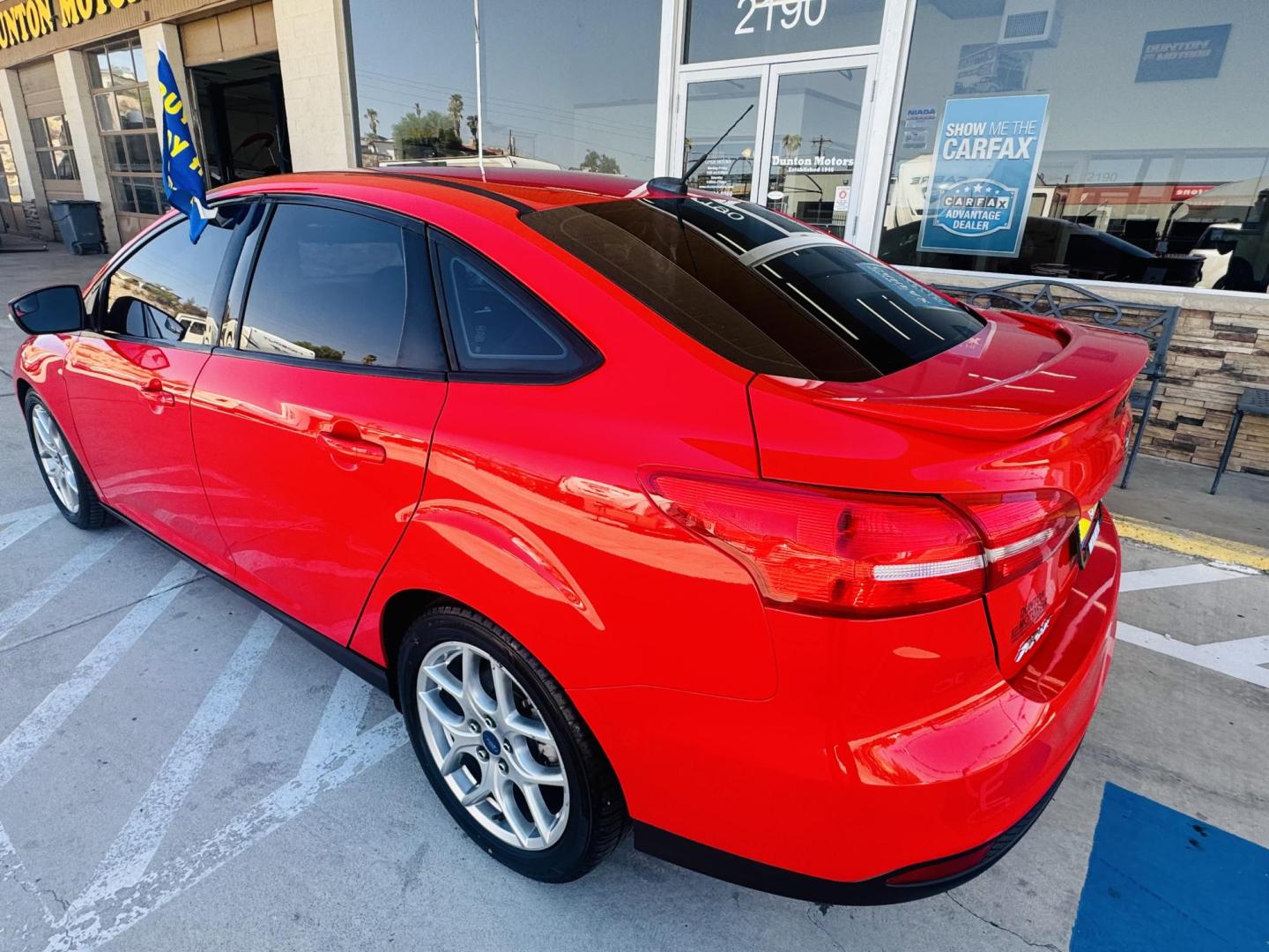 2015 Red Ford Focus SE Sedan (1FADP3F27FL) with an 2.0L L4 DOHC 16V engine, located at 2190 Hwy 95, Bullhead City, AZ, 86442, (928) 704-0060, 0.000000, 0.000000 - Photo#7