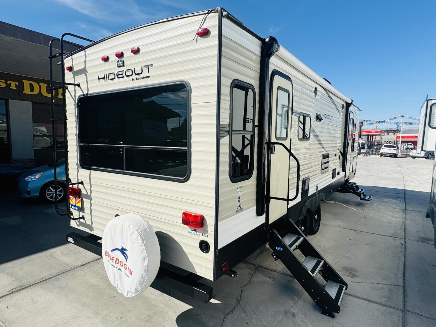 2019 White Keystone travel trailer hideout 26RL , located at 2190 Hwy 95, Bullhead City, AZ, 86442, (928) 704-0060, 0.000000, 0.000000 - 2019 Keystone 26RL. Hideout model. 26 ft. brand new batterie. 1 slideout . super clean. great travel trailer. everything works. sleep up to 6. 1 owner. Free and clear title. - Photo#2