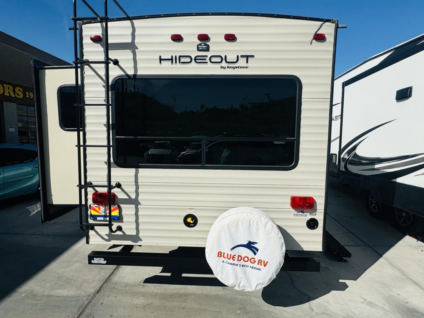 2019 White Keystone travel trailer hideout 26RL , located at 2190 Hwy 95, Bullhead City, AZ, 86442, (928) 704-0060, 0.000000, 0.000000 - 2019 Keystone 26RL. Hideout model. 26 ft. brand new batterie. 1 slideout . super clean. great travel trailer. everything works. sleep up to 6. 1 owner. Free and clear title. - Photo#3