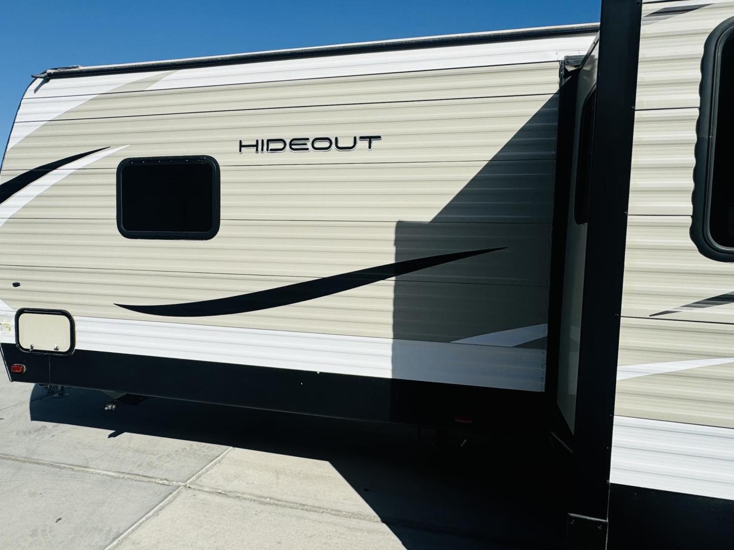 2019 White Keystone travel trailer hideout 26RL , located at 2190 Hwy 95, Bullhead City, AZ, 86442, (928) 704-0060, 0.000000, 0.000000 - 2019 Keystone 26RL. Hideout model. 26 ft. brand new batterie. 1 slideout . super clean. great travel trailer. everything works. sleep up to 6. 1 owner. Free and clear title. - Photo#4