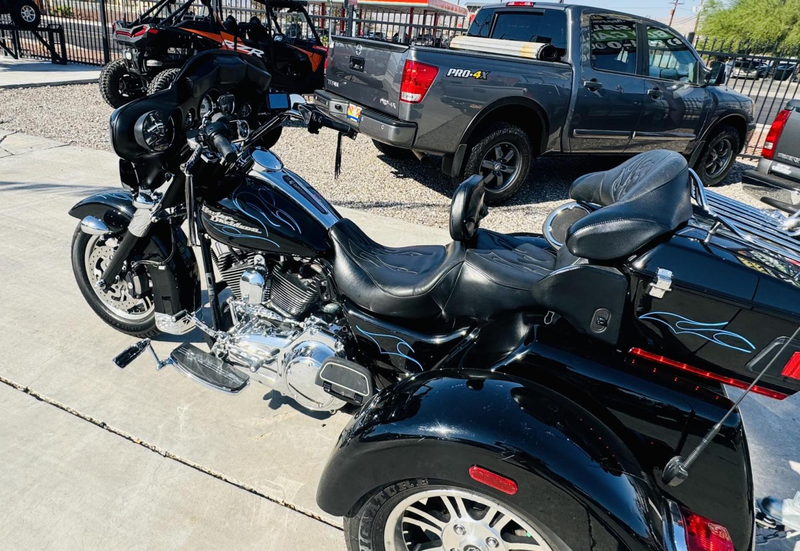 2010 Black /black Harley-Davidson FLHXXX - (1HD1MBM37AB) , located at 2190 Hwy 95, Bullhead City, AZ, 86442, (928) 704-0060, 0.000000, 0.000000 - 2010 Harley Davidson trike with trailer. custom. super clean . lots of extras, 38k miles. always garaged. has full dresser, radio, full windshield. full cover . dyno jet tuner. custom pin striping. this bikes a looker. custom trailer to match. $17900 o.b.o. free and clear titles for both. - Photo#11