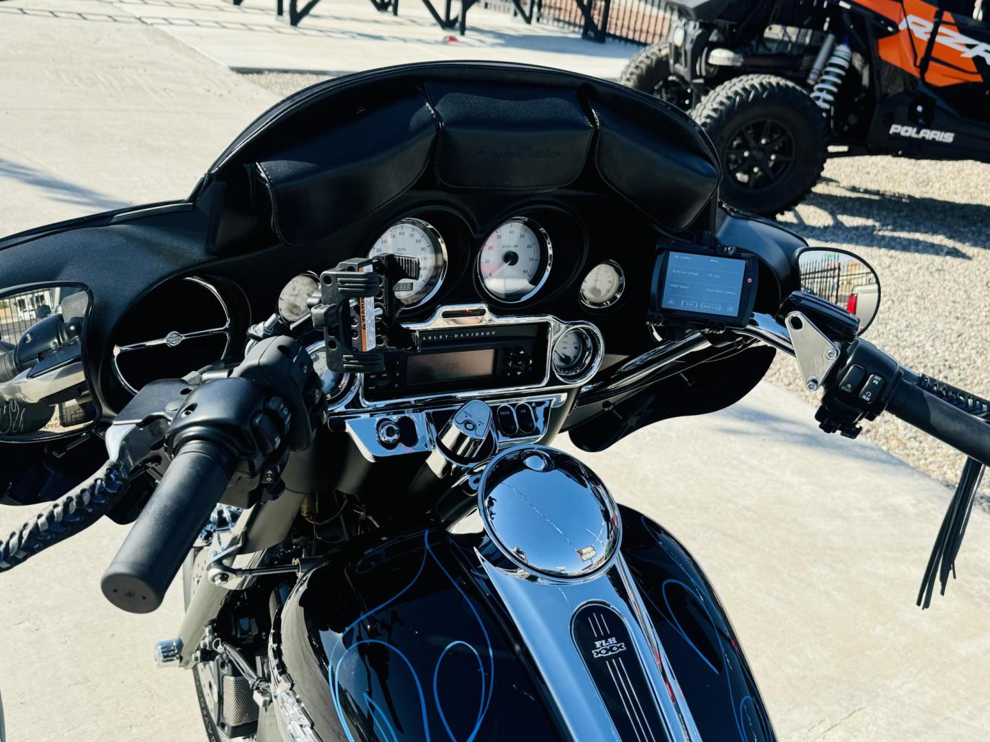 2010 Black /black Harley-Davidson FLHXXX - (1HD1MBM37AB) , located at 2190 Hwy 95, Bullhead City, AZ, 86442, (928) 704-0060, 0.000000, 0.000000 - 2010 Harley Davidson trike with trailer. custom. super clean . lots of extras, 38k miles. always garaged. has full dresser, radio, full windshield. full cover . dyno jet tuner. custom pin striping. this bikes a looker. custom trailer to match. $17900 o.b.o. free and clear titles for both. - Photo#4