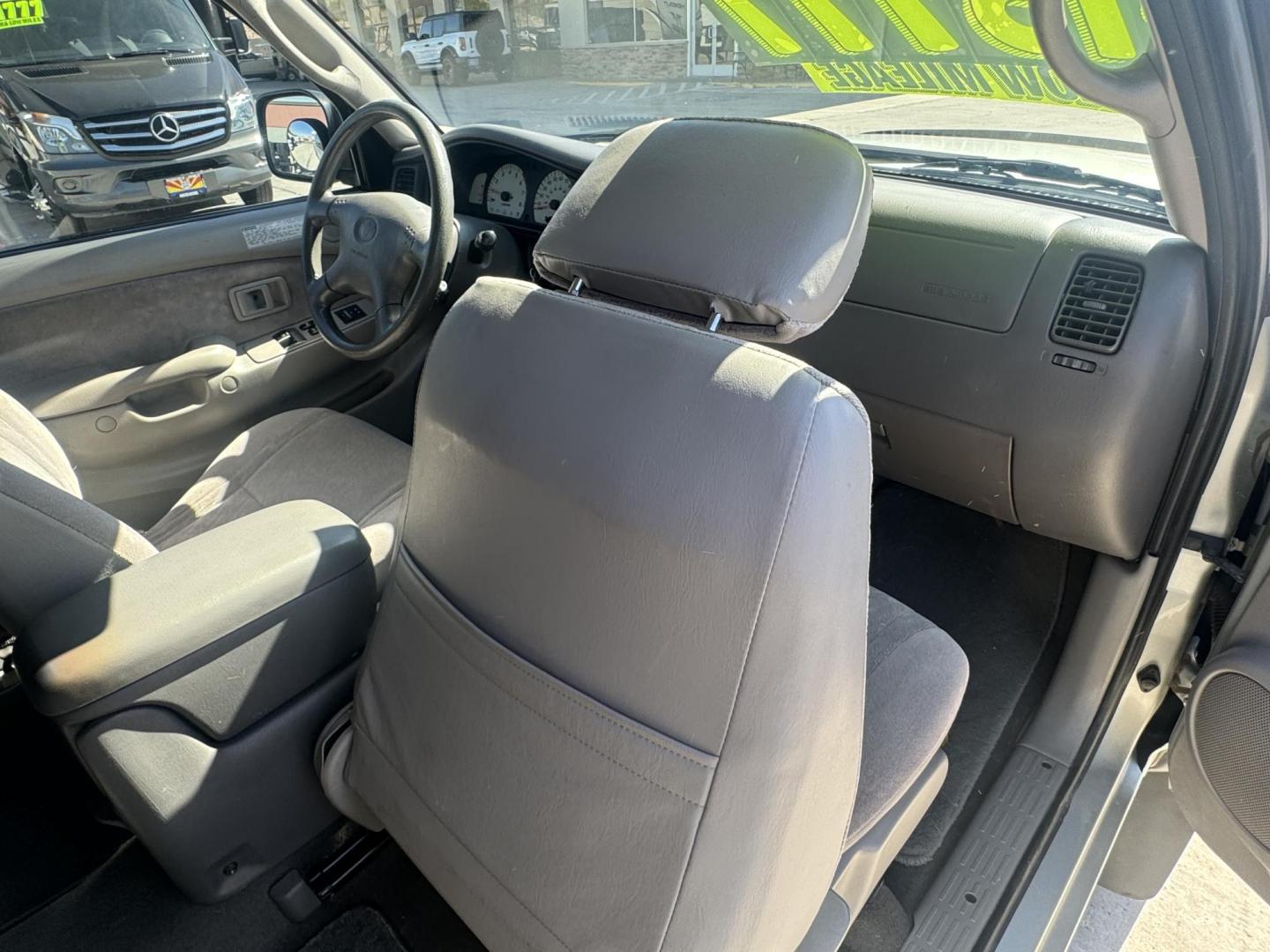 2002 Silver Toyota Tacoma PreRunner Xtracab V6 2WD (5TESN92N82Z) with an 3.4L V6 DOHC 24V engine, 4-Speed Automatic Overdrive transmission, located at 2190 Hwy 95, Bullhead City, AZ, 86442, (928) 704-0060, 0.000000, 0.000000 - Photo#13