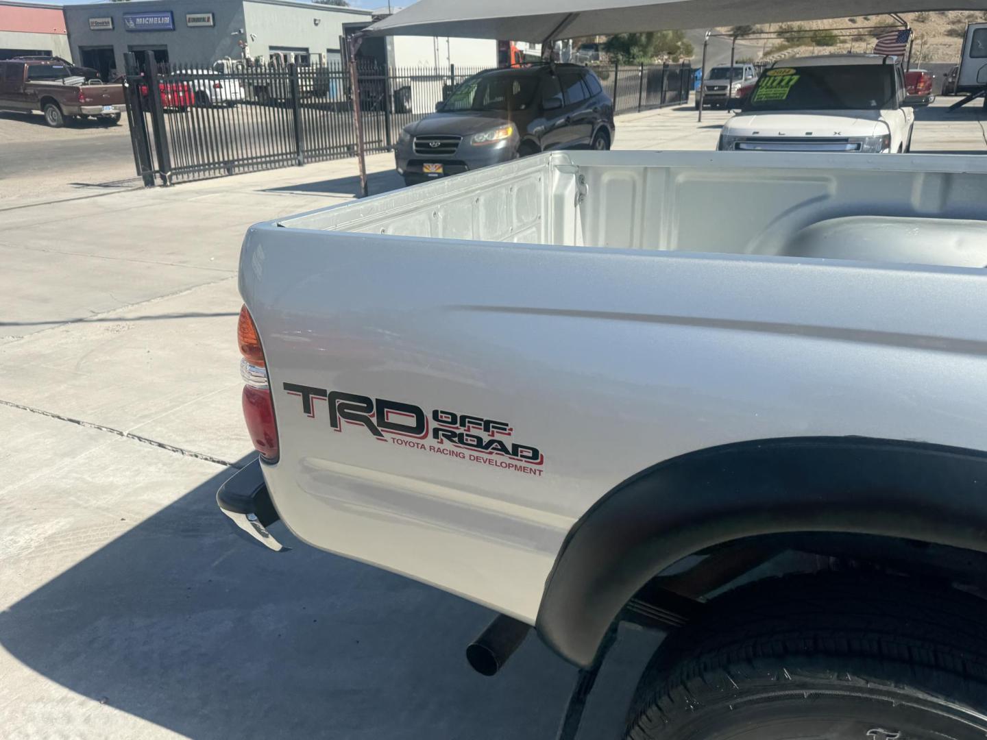 2002 Silver Toyota Tacoma PreRunner Xtracab V6 2WD (5TESN92N82Z) with an 3.4L V6 DOHC 24V engine, 4-Speed Automatic Overdrive transmission, located at 2190 Hwy 95, Bullhead City, AZ, 86442, (928) 704-0060, 0.000000, 0.000000 - Photo#23