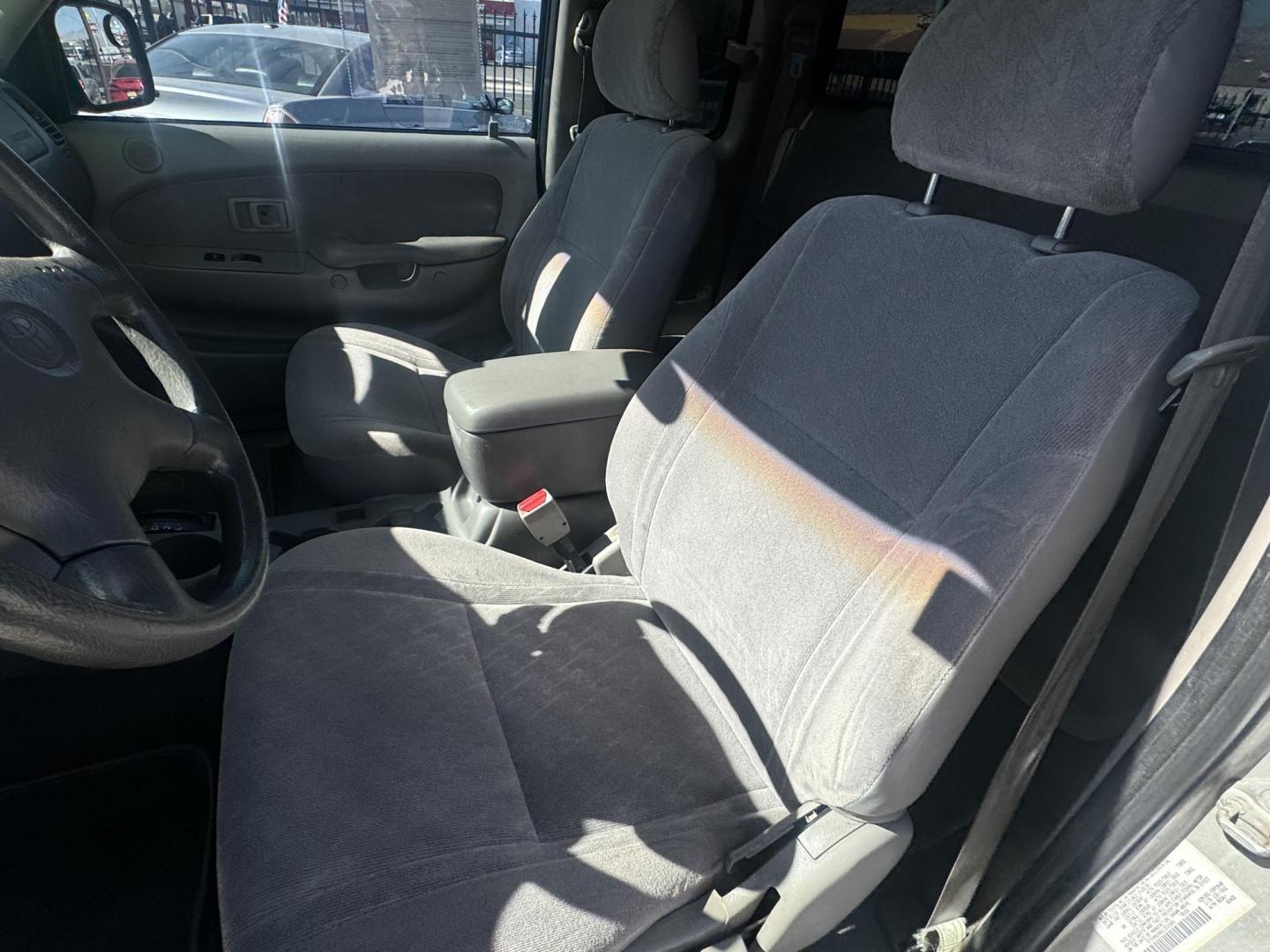 2002 Silver Toyota Tacoma PreRunner Xtracab V6 2WD (5TESN92N82Z) with an 3.4L V6 DOHC 24V engine, 4-Speed Automatic Overdrive transmission, located at 2190 Hwy 95, Bullhead City, AZ, 86442, (928) 704-0060, 0.000000, 0.000000 - Photo#24