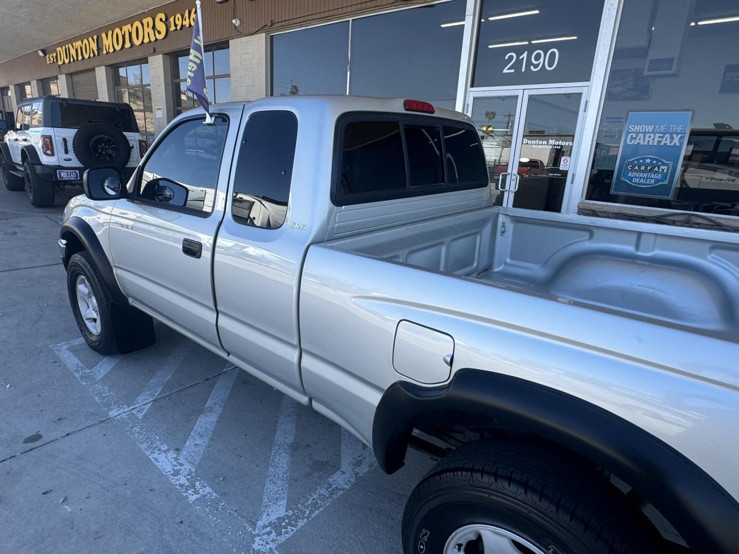 2002 Silver Toyota Tacoma PreRunner Xtracab V6 2WD (5TESN92N82Z) with an 3.4L V6 DOHC 24V engine, 4-Speed Automatic Overdrive transmission, located at 2190 Hwy 95, Bullhead City, AZ, 86442, (928) 704-0060, 0.000000, 0.000000 - Photo#6