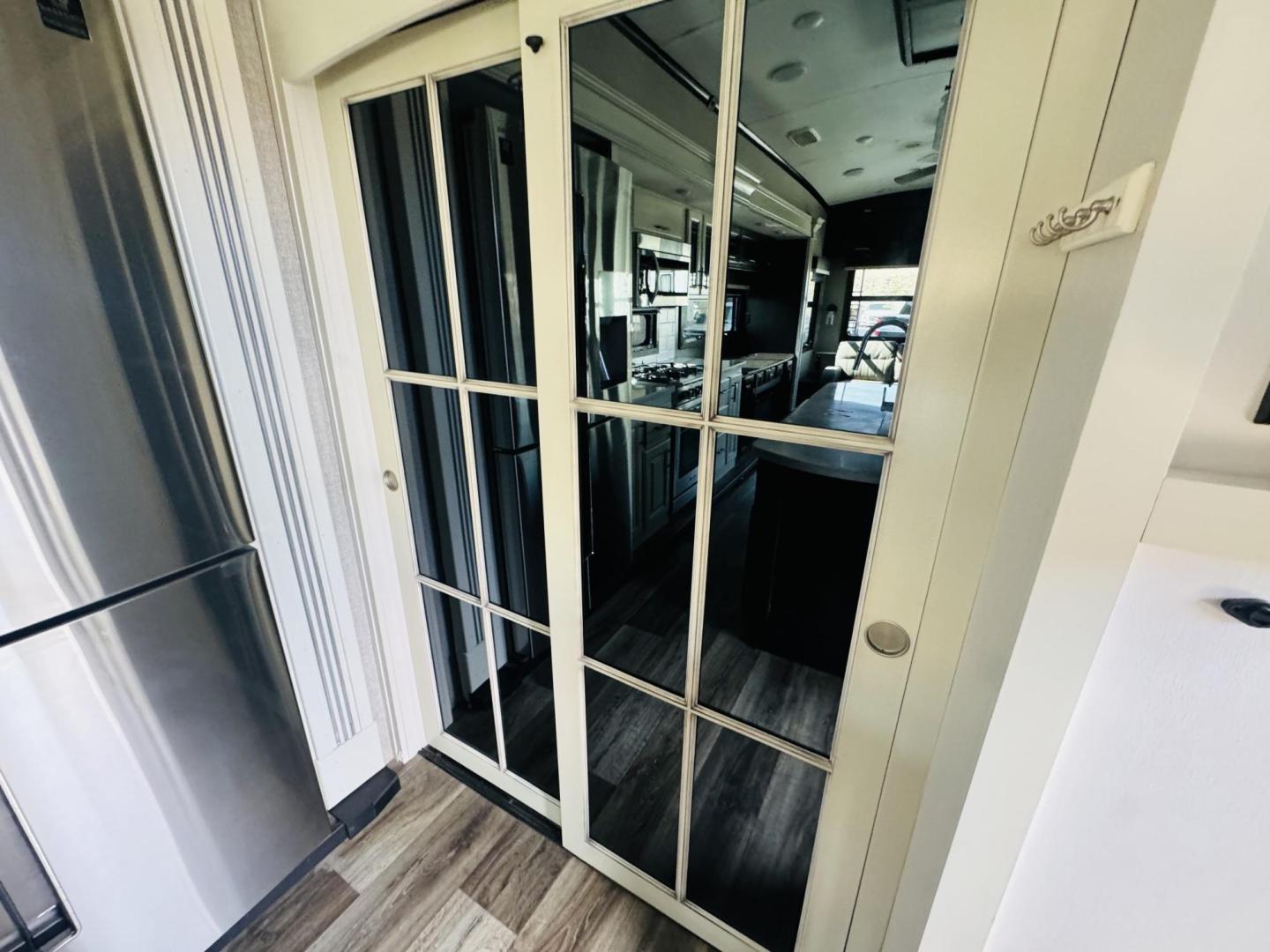 2021 Beige JAYCO 36kpts Pinnacle - (1UJCJ0BV7M1) , located at 2190 Hwy 95, Bullhead City, AZ, 86442, (928) 704-0060, 0.000000, 0.000000 - 2021 Jayco Pinnacle 36kpts. 1 owner. absolutely beautiful. 41ft. 3 slide outs. washer,dryer, satellite dome, solar hookups. backup camera, side camera, 18 cubic feet 2 way residential refrigerator. Modern farmhouse edition. Pinnacle Luxury package upgrade, customer value upgrade. this trailer is the - Photo#20