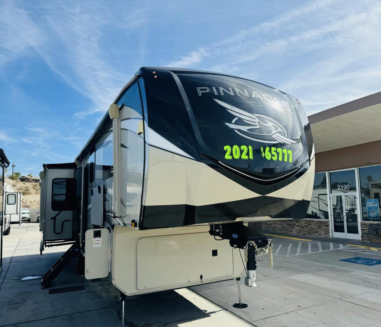 2021 Beige JAYCO 36kpts Pinnacle - (1UJCJ0BV7M1) , located at 2190 Hwy 95, Bullhead City, AZ, 86442, (928) 704-0060, 0.000000, 0.000000 - 2021 Jayco Pinnacle 36kpts. 1 owner. absolutely beautiful. 41ft. 3 slide outs. washer,dryer, satellite dome, solar hookups. backup camera, side camera, 18 cubic feet 2 way residential refrigerator. Modern farmhouse edition. Pinnacle Luxury package upgrade, customer value upgrade. this trailer is the - Photo#3