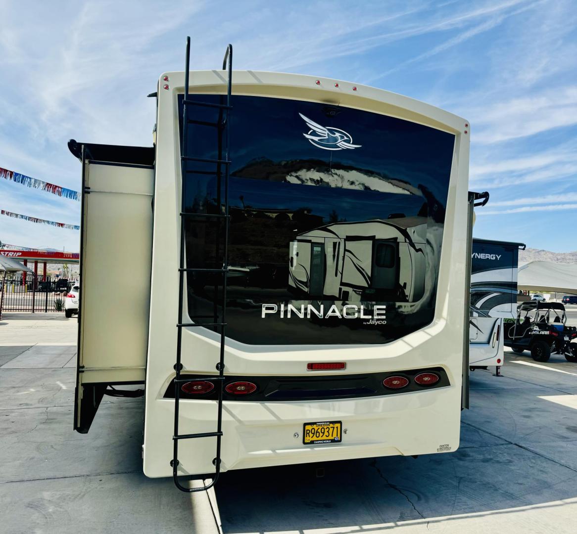 2021 Beige JAYCO 36kpts Pinnacle - (1UJCJ0BV7M1) , located at 2190 Hwy 95, Bullhead City, AZ, 86442, (928) 704-0060, 0.000000, 0.000000 - 2021 Jayco Pinnacle 36kpts. 1 owner. absolutely beautiful. 41ft. 3 slide outs. washer,dryer, satellite dome, solar hookups. backup camera, side camera, 18 cubic feet 2 way residential refrigerator. Modern farmhouse edition. Pinnacle Luxury package upgrade, customer value upgrade. this trailer is the - Photo#5