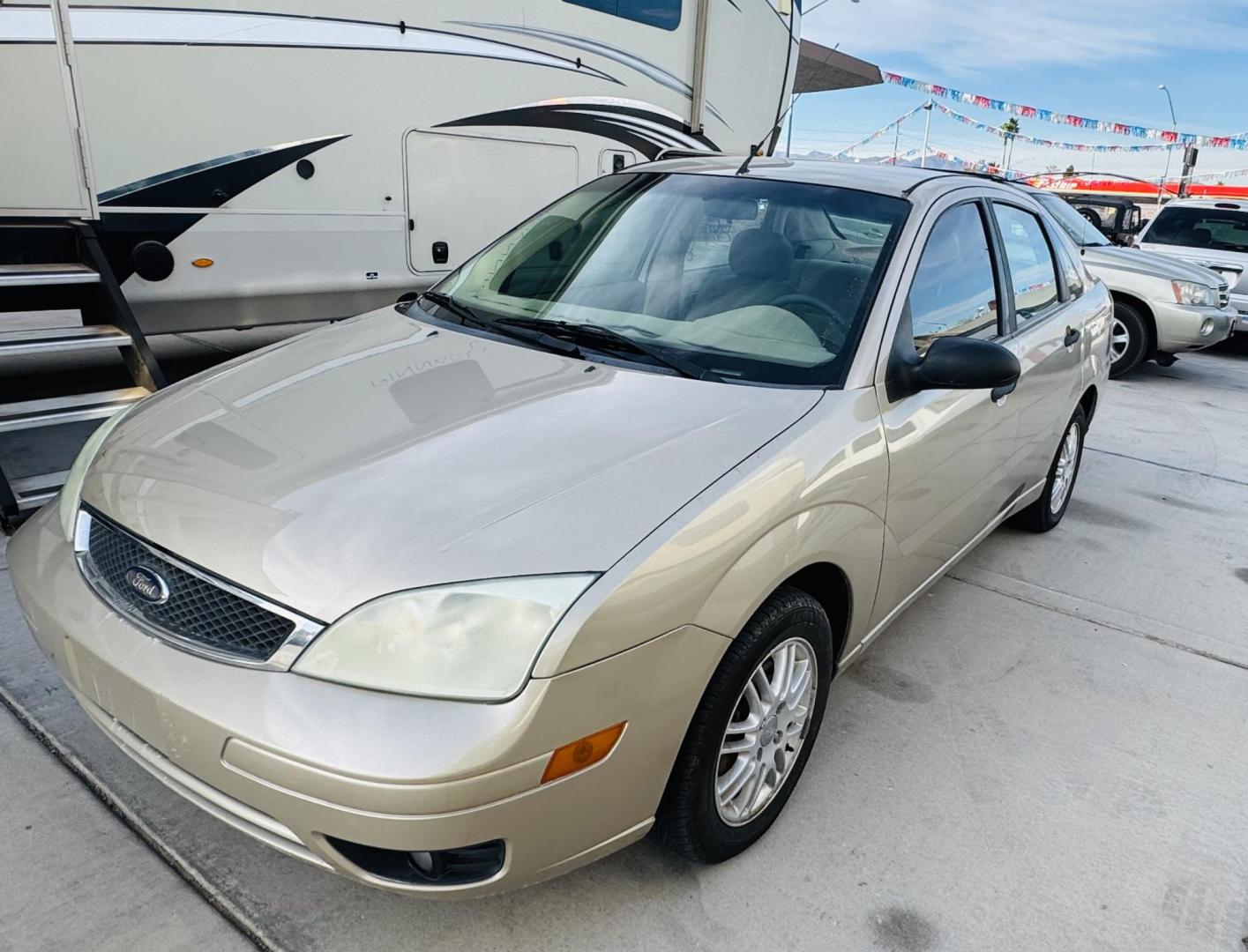 2007 Beige Ford Focus ZX4 S (1FAHP34N07W) with an 2.0L L4 DOHC 16V engine, located at 2190 Hwy 95, Bullhead City, AZ, 86442, (928) 704-0060, 0.000000, 0.000000 - 1 owner. free warranty. free carfax. Arizona car. accident Free. We finance Buy here pay here - Photo#0