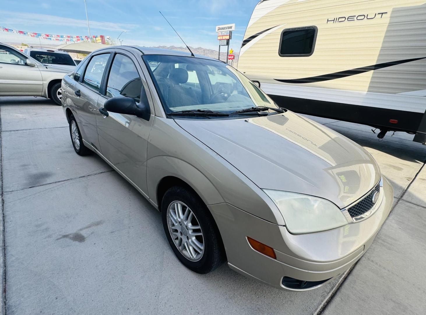 2007 Beige Ford Focus ZX4 S (1FAHP34N07W) with an 2.0L L4 DOHC 16V engine, located at 2190 Hwy 95, Bullhead City, AZ, 86442, (928) 704-0060, 0.000000, 0.000000 - 1 owner. free warranty. free carfax. Arizona car. accident Free. We finance Buy here pay here - Photo#2