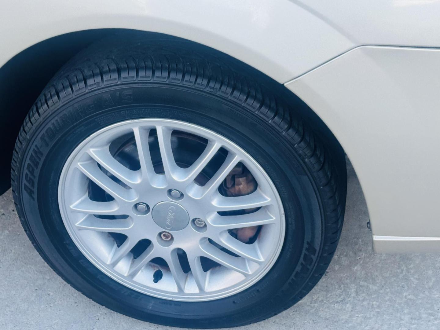 2007 Beige Ford Focus ZX4 S (1FAHP34N07W) with an 2.0L L4 DOHC 16V engine, located at 2190 Hwy 95, Bullhead City, AZ, 86442, (928) 704-0060, 0.000000, 0.000000 - 1 owner. free warranty. free carfax. Arizona car. accident Free. We finance Buy here pay here - Photo#9