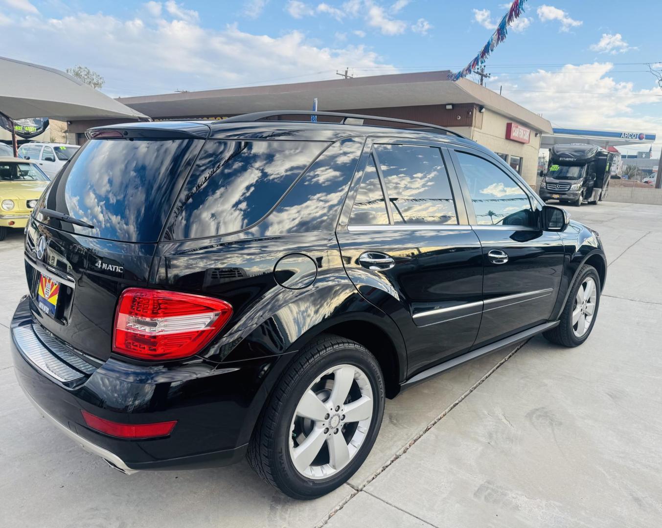 2010 Black Mercedes-Benz M-Class ML350 4MATIC (4JGBB8GBXAA) with an 3.5L V6 DOHC 24V engine, 7-Speed Automatic Overdrive transmission, located at 2190 Hwy 95, Bullhead City, AZ, 86442, (928) 704-0060, 0.000000, 0.000000 - 2 owners. no accidents. clean carfax. 2012 Mercedes Benz M class 350 4 matic. Leather loaded. Moonroof. Rear tv dvd players . backup camera, bluetooth. Free warranty. Free carfax. In house financing buy Here Pay here. we finance. - Photo#8