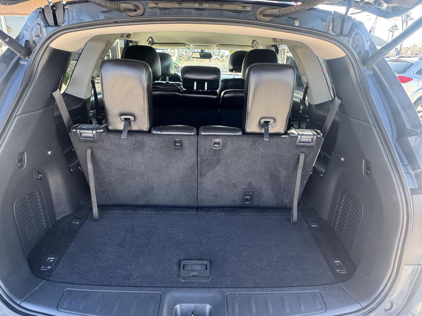 2014 grey Nissan Pathfinder S 4WD (5N1AR2MM6EC) with an 3.5L V6 DOHC 24V engine, Continuously Variable Transmission transmission, located at 2190 Hwy 95, Bullhead City, AZ, 86442, (928) 704-0060, 0.000000, 0.000000 - 4 x 4. 4 wheel drive . 1 owner clean carfax. we finance. loaded leather. - Photo#14