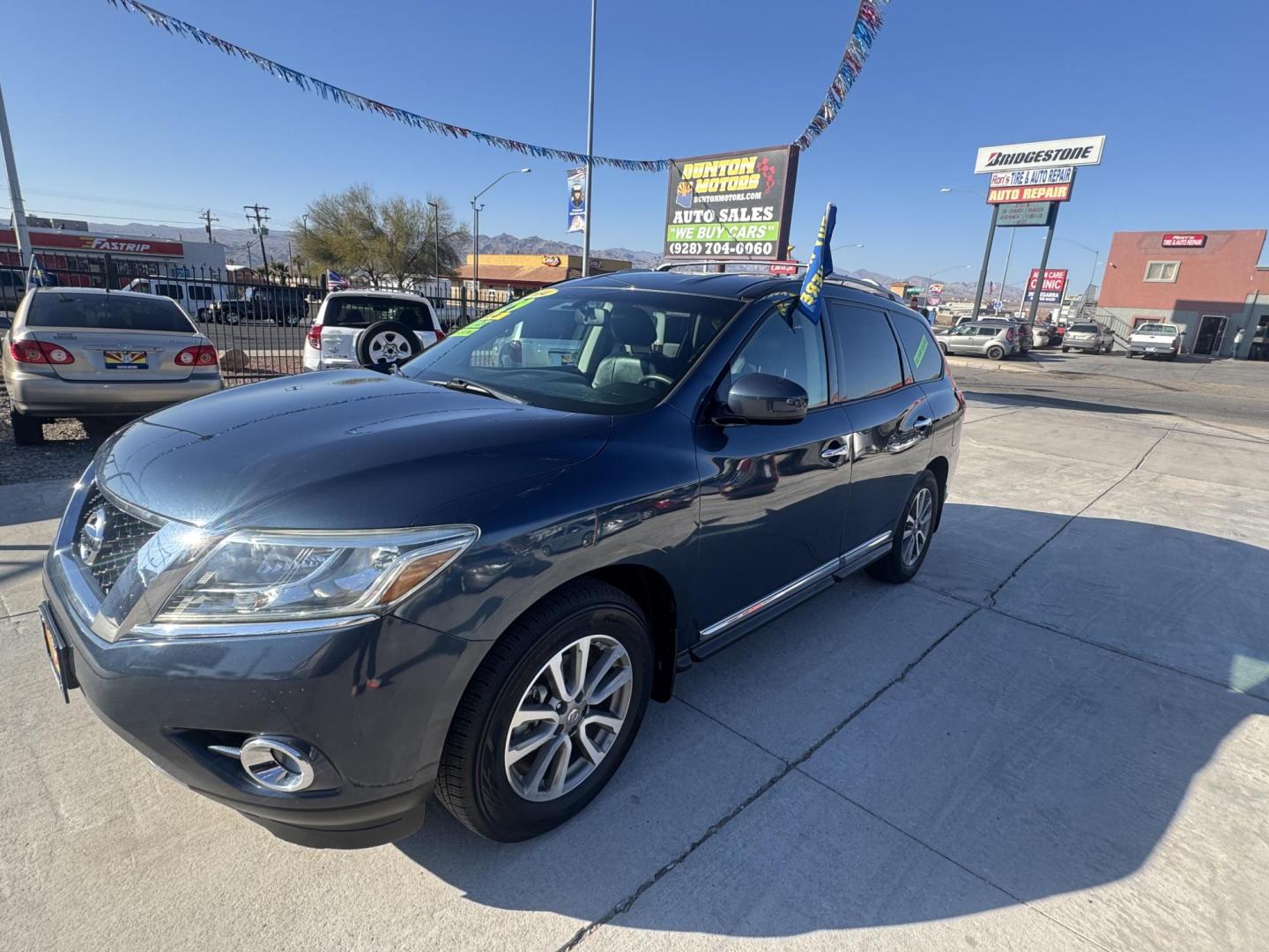 2014 grey Nissan Pathfinder S 4WD (5N1AR2MM6EC) with an 3.5L V6 DOHC 24V engine, Continuously Variable Transmission transmission, located at 2190 Hwy 95, Bullhead City, AZ, 86442, (928) 704-0060, 0.000000, 0.000000 - 4 x 4. 4 wheel drive . 1 owner clean carfax. we finance. loaded leather. - Photo#4