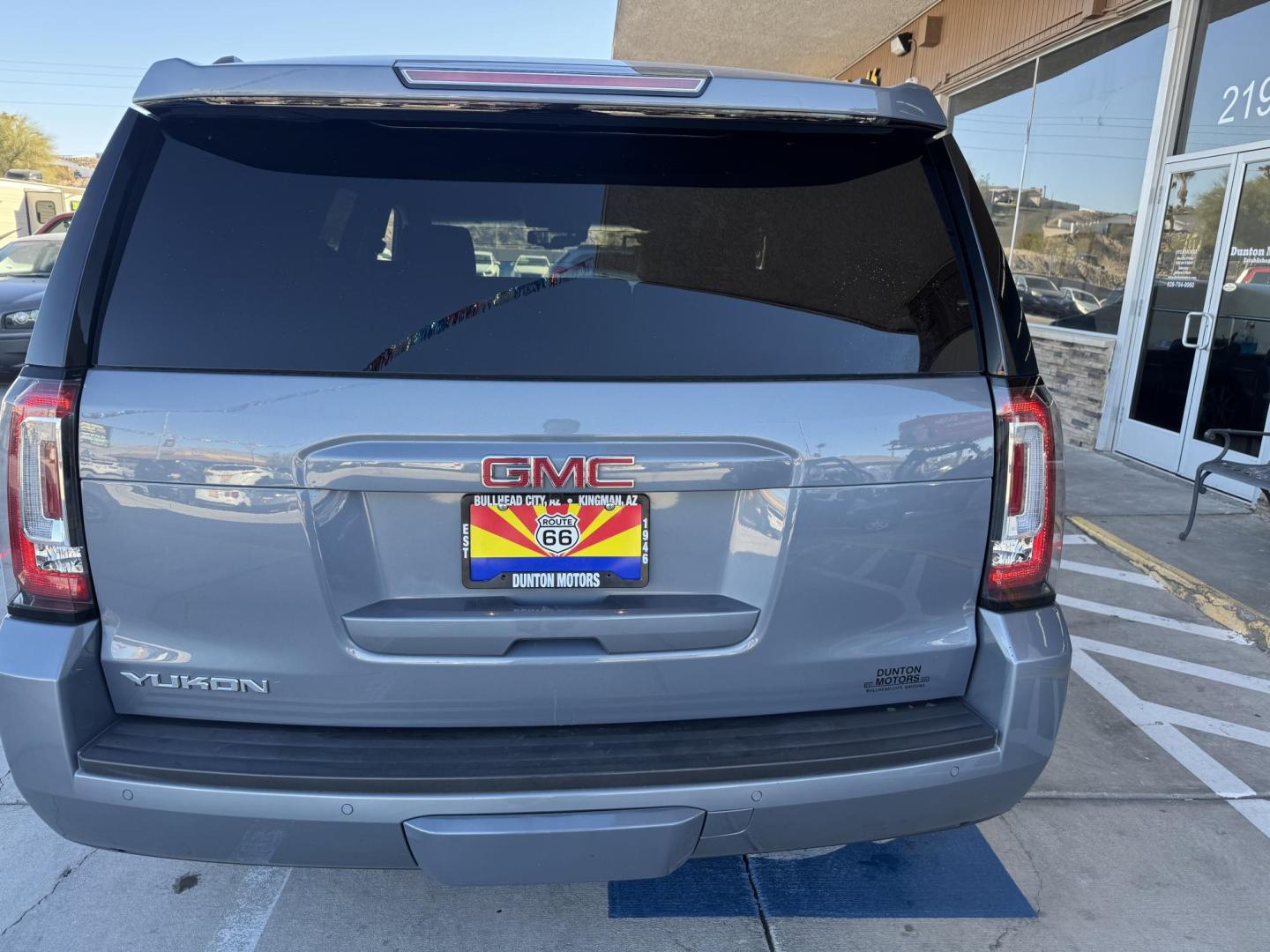 2016 Light steel grey metallic /black GMC Yukon SLT 4WD (1GKS2BKC1GR) with an 5.3L V8 OHV 16V FFV engine, 6A transmission, located at 2190 Hwy 95, Bullhead City, AZ, 86442, (928) 704-0060, 0.000000, 0.000000 - 2016 gmc Yukon SLT. 3rd row seating. only 72k miles. very low miles for the year.5.3 V8., Fully loaded 4 wheel drive.Leather loaded. heated seats, backup camera, bluetooth, satellite radio, rear power folding seats.lane assist warning. . rear heated seats and front. custom window tint all the way - Photo#30