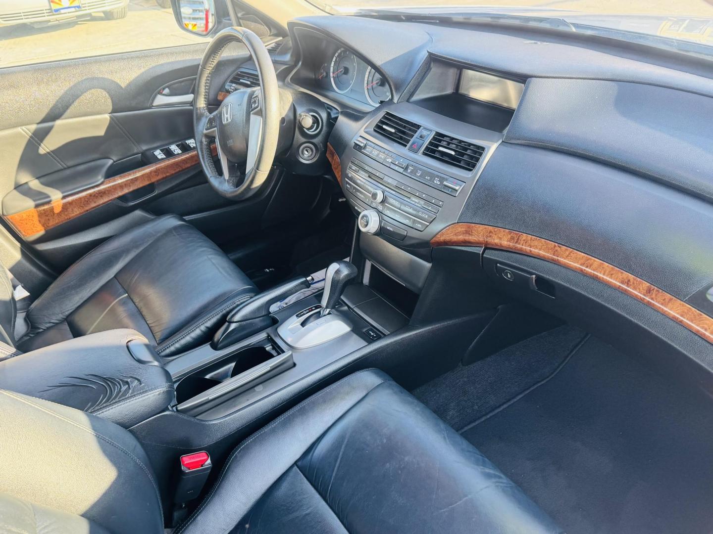 2012 Silver Honda Accord EX-L Sedan AT (1HGCP2F83CA) with an 2.4L L4 DOHC 16V engine, 5-Speed Automatic transmission, located at 2190 Hwy 95, Bullhead City, AZ, 86442, (928) 704-0060, 0.000000, 0.000000 - 2012 honda accord. 2 owners no accidents. clean car. leather loaded. moonroof. 2.4 i4 engine. - Photo#9